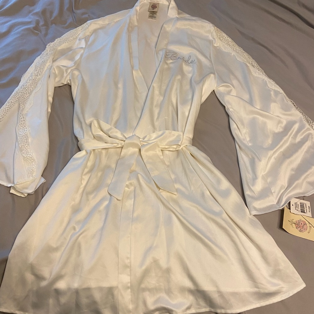 Bride robe by In Bloom